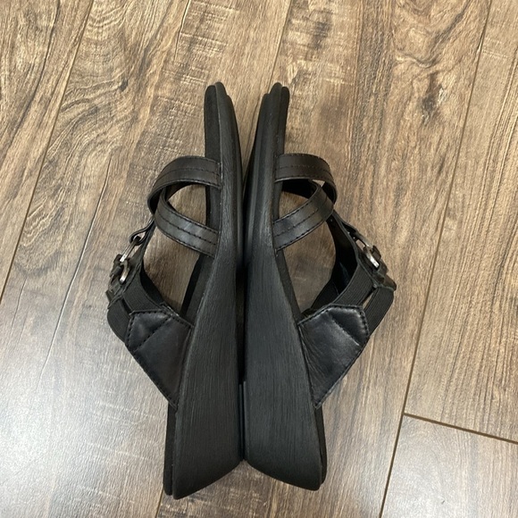 Umberto Raffini Amalia Black Leather low wedge slide sandal with silver hardware - Picture 4 of 6